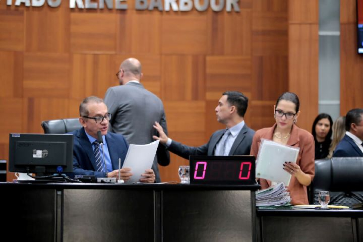 Deputados aprovam relat&oacute;rio final da CPI das invas&otilde;es urbanas e rurais