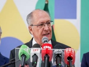 Alckmin: cl&atilde; Bolsonaro atentou contra a democracia e economia do pa&iacute;s